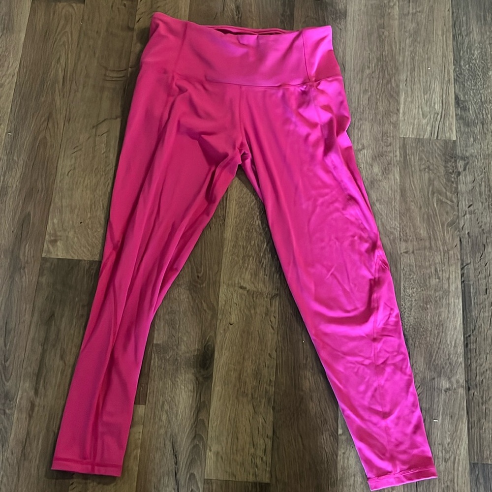 Cropped pink leggings